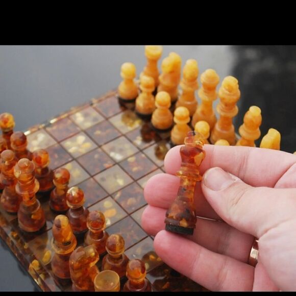 Authentic Baltic amber chess set 415g - Picture 3 of 5